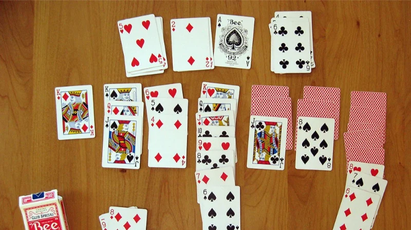 Learn about the solitaire game